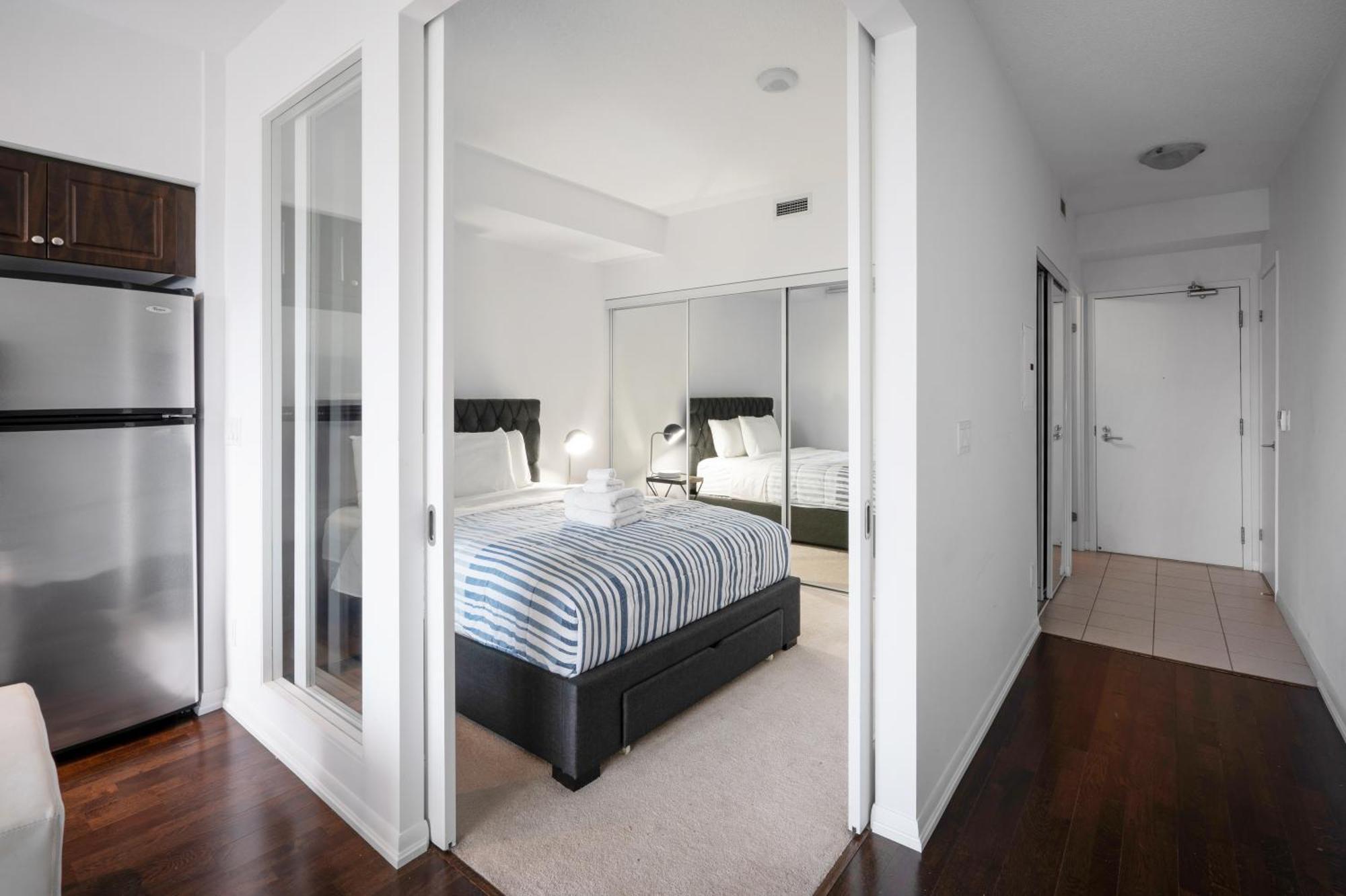 Downtown Toronto 1 Bdrm Condo With Parking And Views Dış mekan fotoğraf