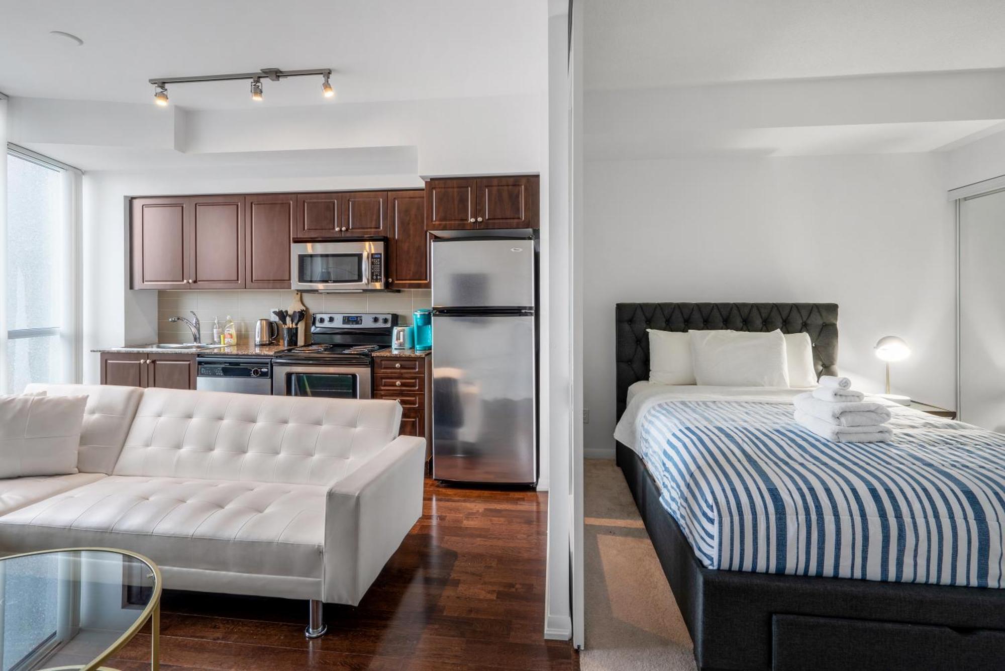 Downtown Toronto 1 Bdrm Condo With Parking And Views Dış mekan fotoğraf