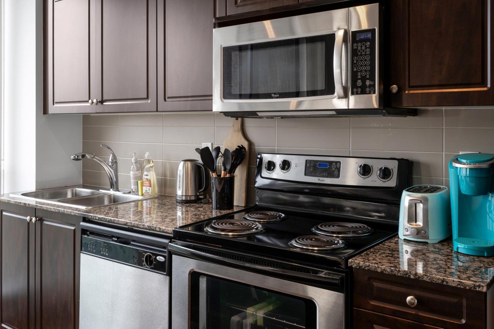 Downtown Toronto 1 Bdrm Condo With Parking And Views Dış mekan fotoğraf