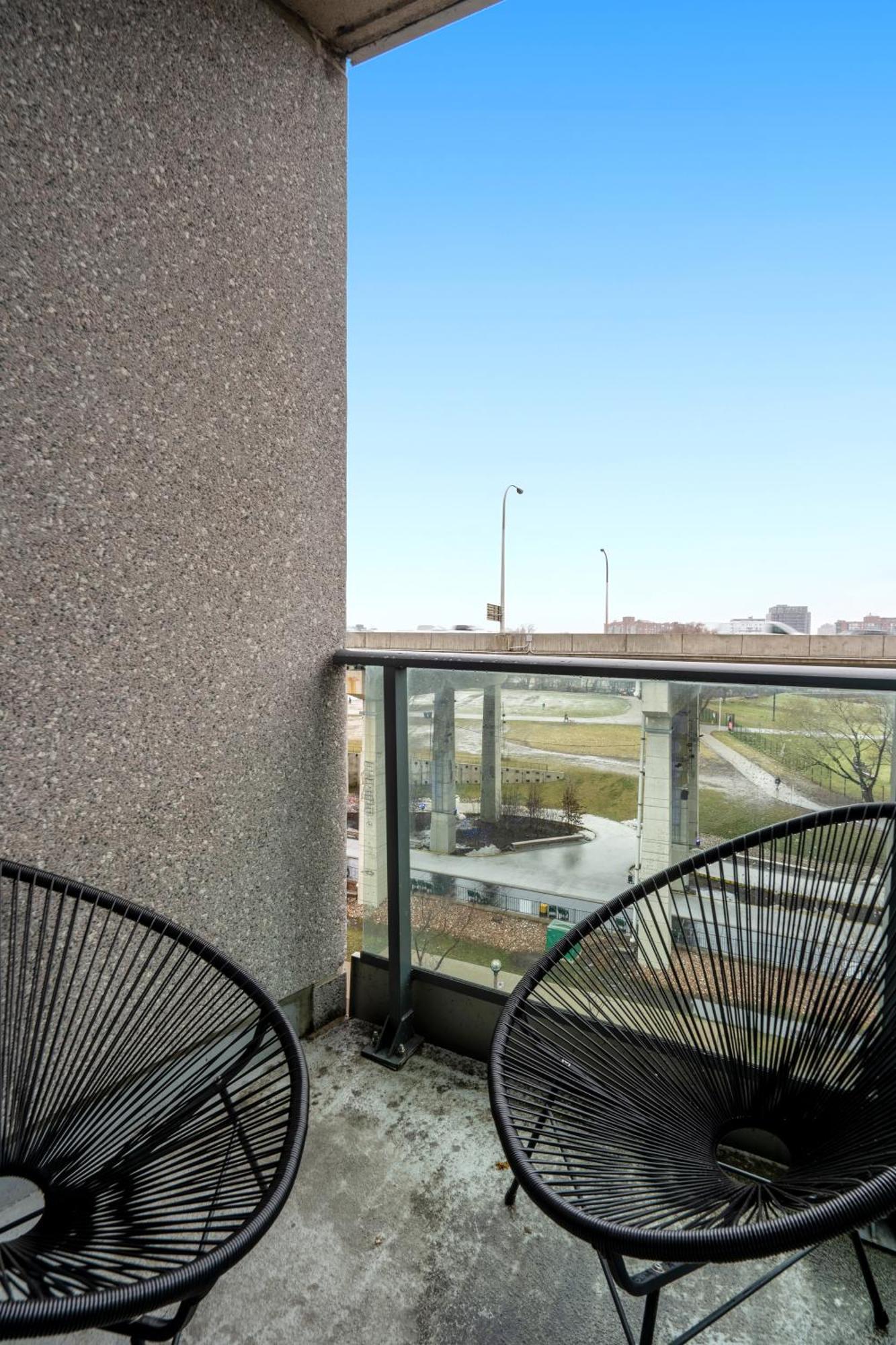 Downtown Toronto 1 Bdrm Condo With Parking And Views Dış mekan fotoğraf