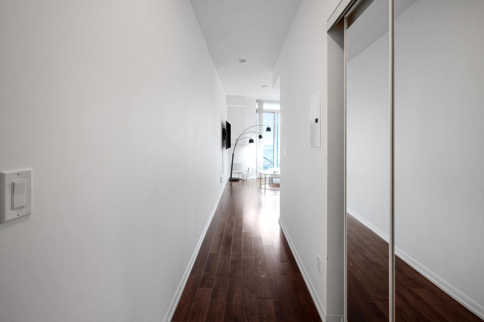 Downtown Toronto 1 Bdrm Condo With Parking And Views Dış mekan fotoğraf